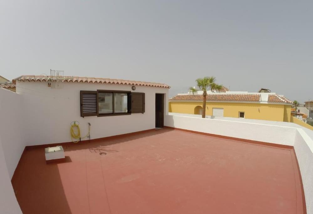 Los Cisnes Encantadora Casa Con Jardin Y Estudio Vista Al Mar El Médano Exterior foto